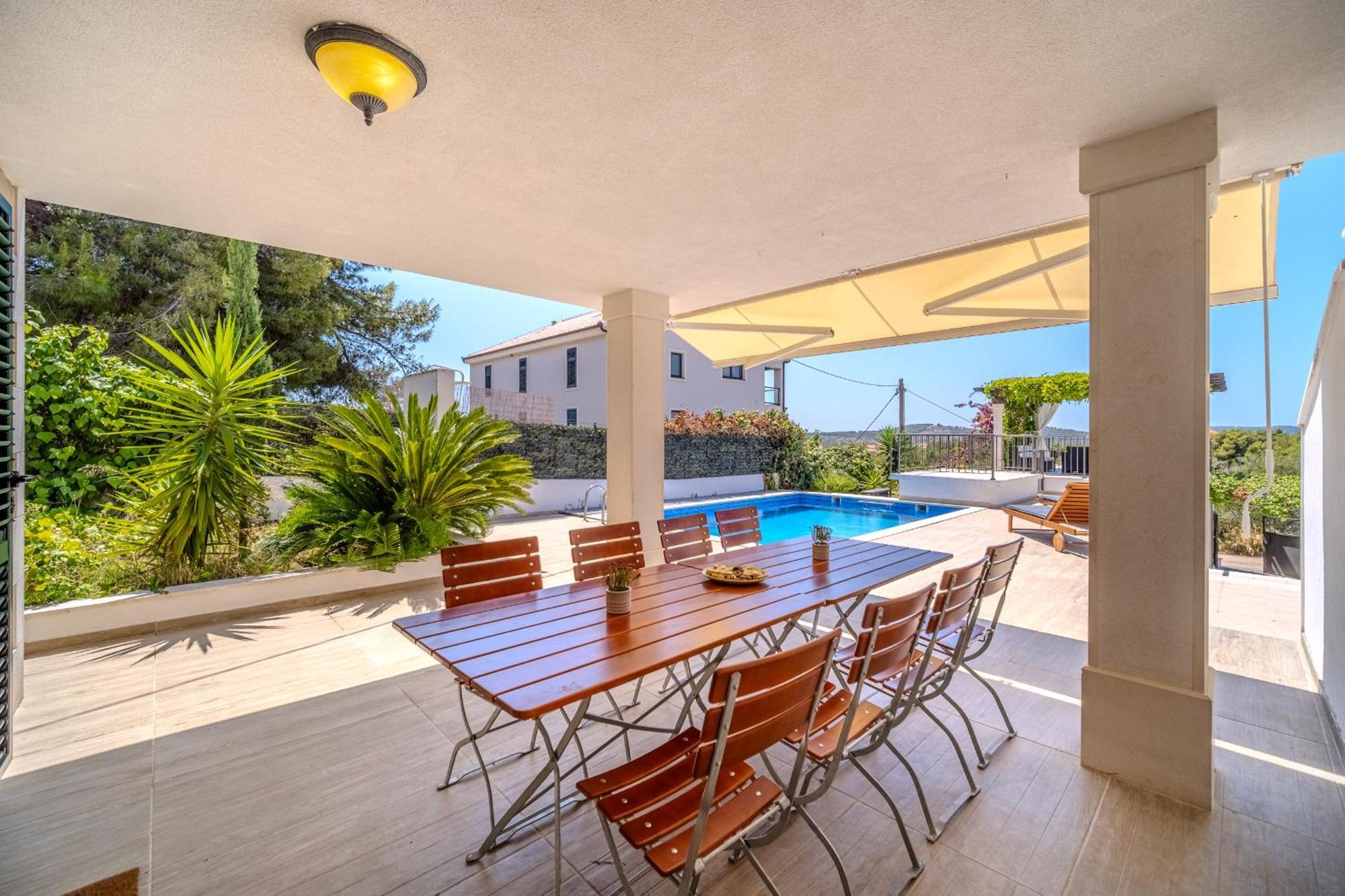 Villa Julia With Heated Pool, Ideal For Large Groups Милна Экстерьер фото