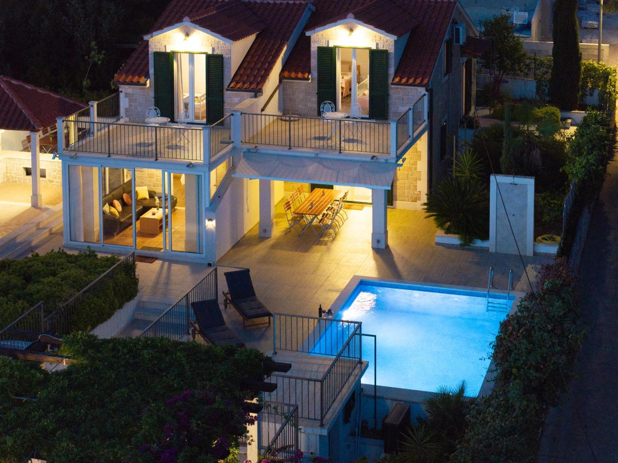 Villa Julia With Heated Pool, Ideal For Large Groups Милна Экстерьер фото