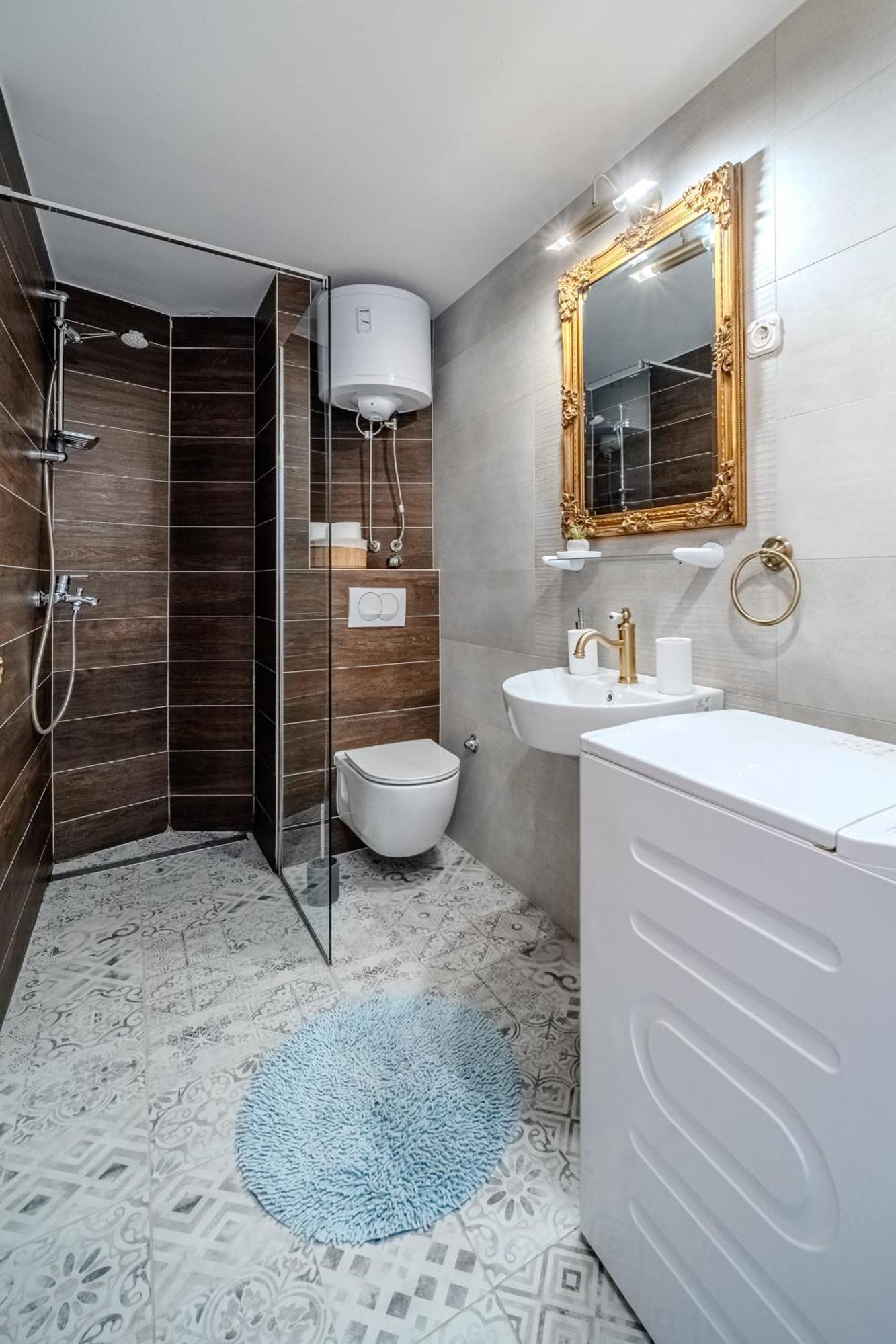 Villa Julia With Heated Pool, Ideal For Large Groups Милна Экстерьер фото